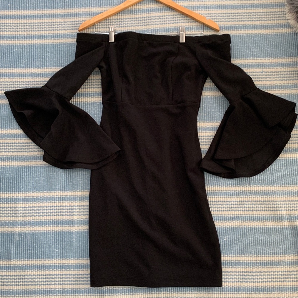 Black bodycon dress